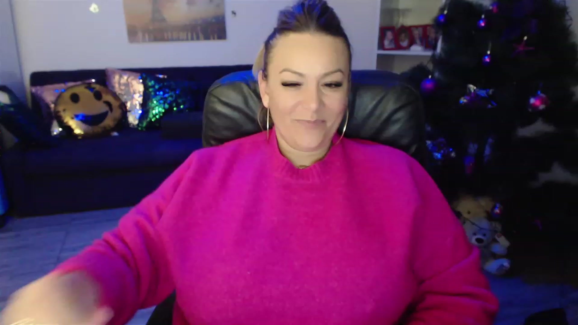 Gallery image thumbnail from A_baby_Boo's myfreecams stream on, 12/23/2022, 21:23 image 5 of 20
