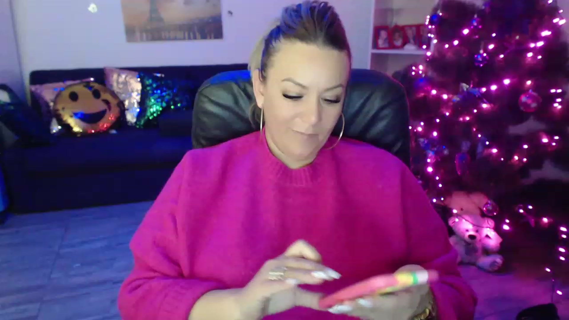 Gallery image thumbnail from A_baby_Boo's myfreecams stream on, 12/23/2022, 21:23 image 9 of 20