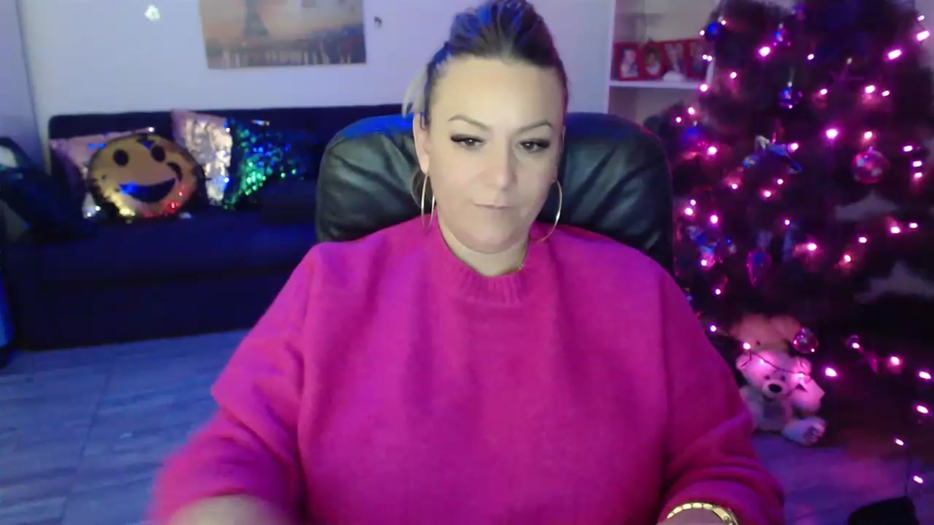 Gallery image thumbnail from A_baby_Boo's myfreecams stream on, 12/23/2022, 21:23 image 11 of 20