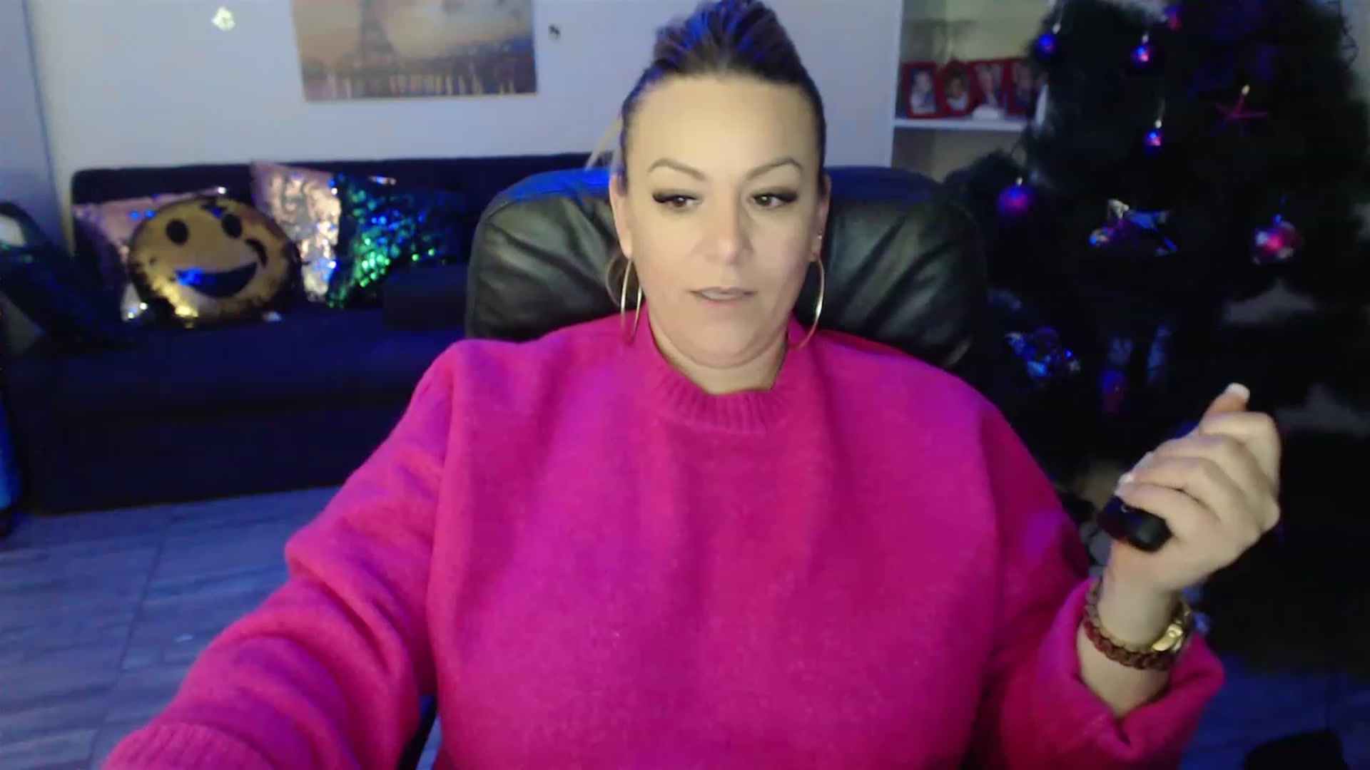 Gallery image thumbnail from A_baby_Boo's myfreecams stream on, 12/23/2022, 21:23 image 13 of 20