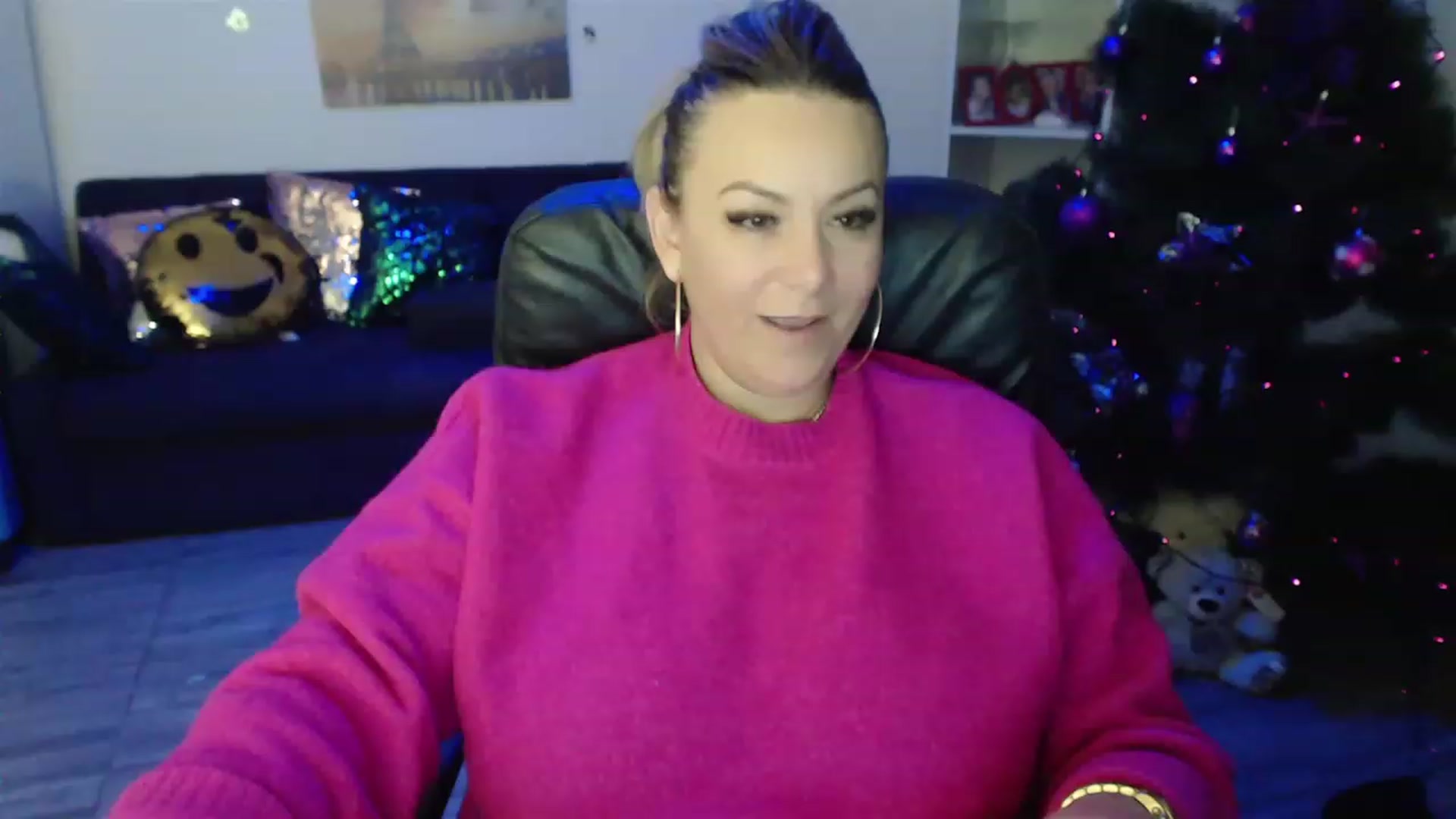 Gallery image thumbnail from A_baby_Boo's myfreecams stream on, 12/23/2022, 21:23 image 18 of 20