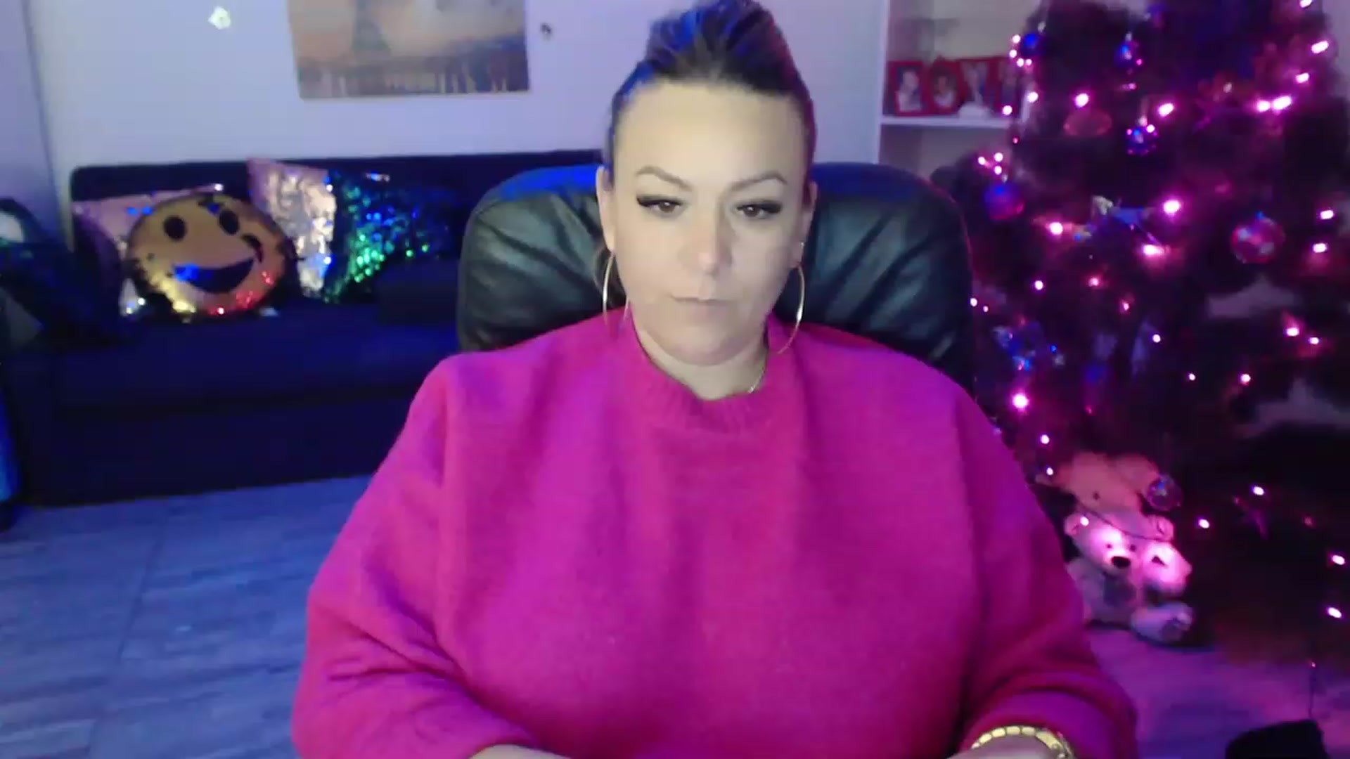 Gallery image thumbnail from A_baby_Boo's myfreecams stream on, 12/23/2022, 21:23 image 17 of 20