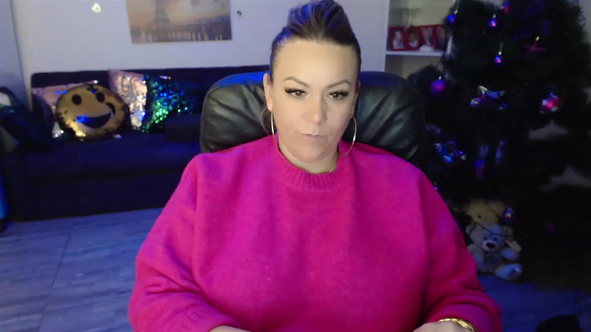 Gallery image thumbnail from A_baby_Boo's myfreecams stream on, 12/23/2022, 21:23 image 19 of 20