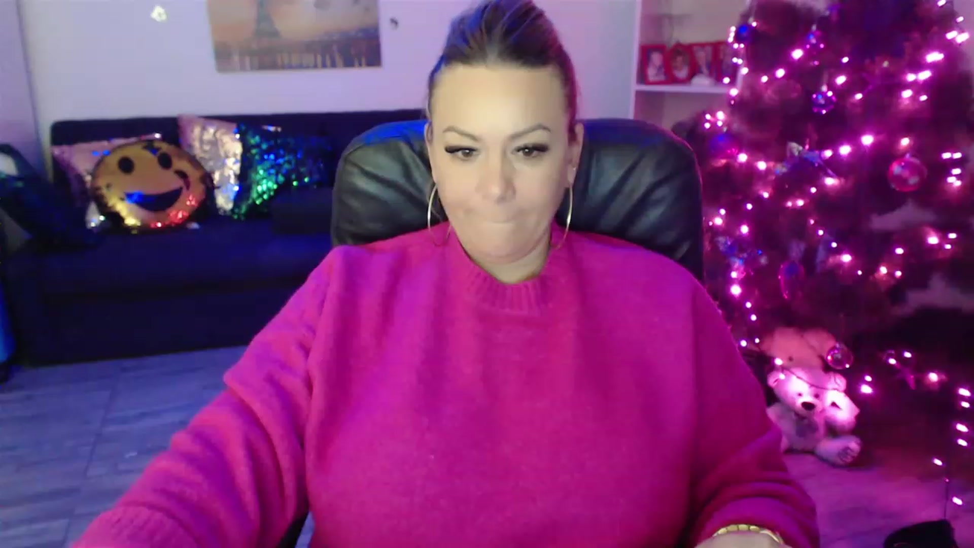 Gallery image thumbnail from A_baby_Boo's myfreecams stream on, 12/23/2022, 21:23 image 6 of 20