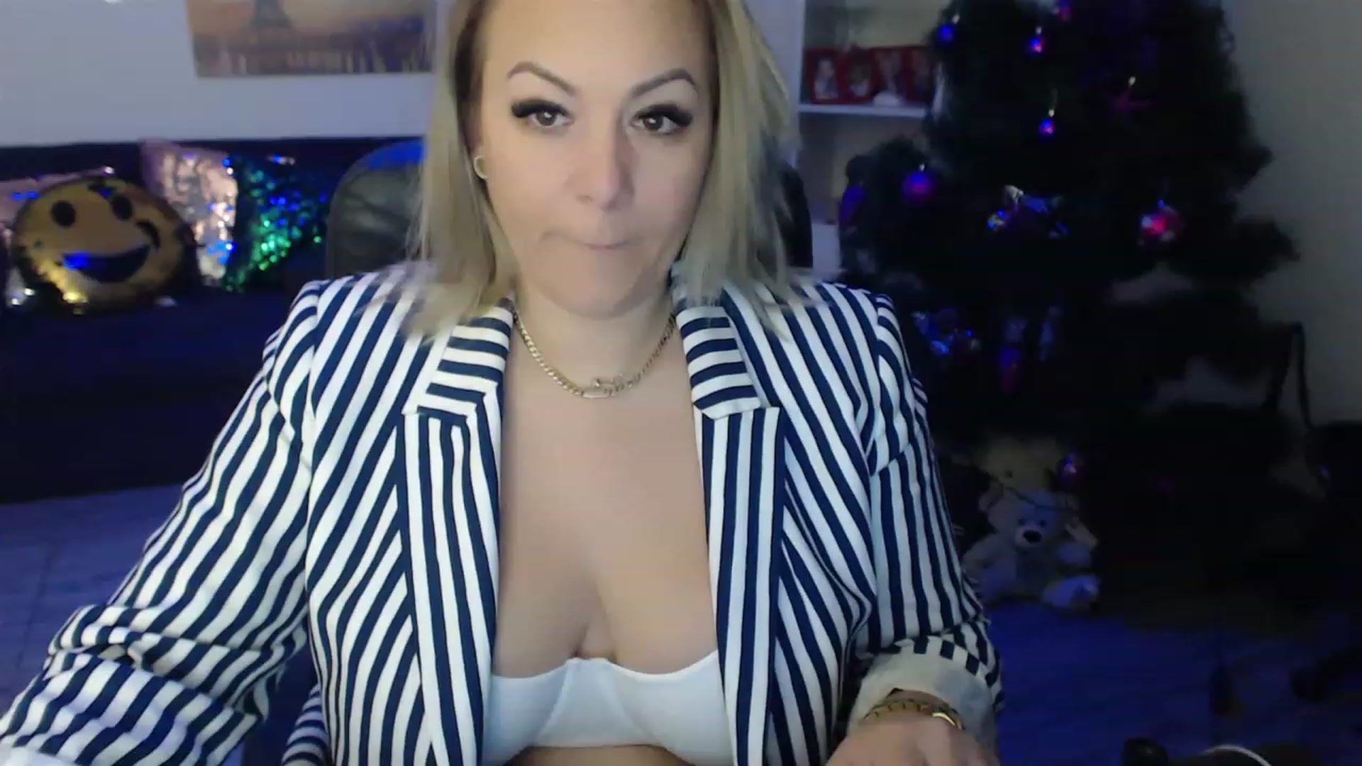 Gallery image thumbnail from A_baby_Boo's myfreecams stream on, 12/26/2022, 15:32 image 20 of 20
