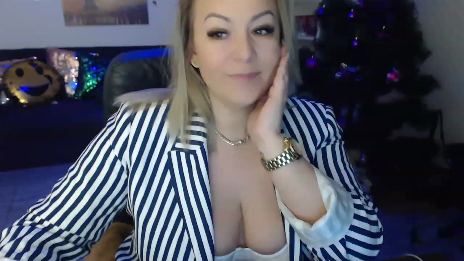 Gallery image thumbnail from A_baby_Boo's myfreecams stream on, 12/26/2022, 15:32 image 5 of 20