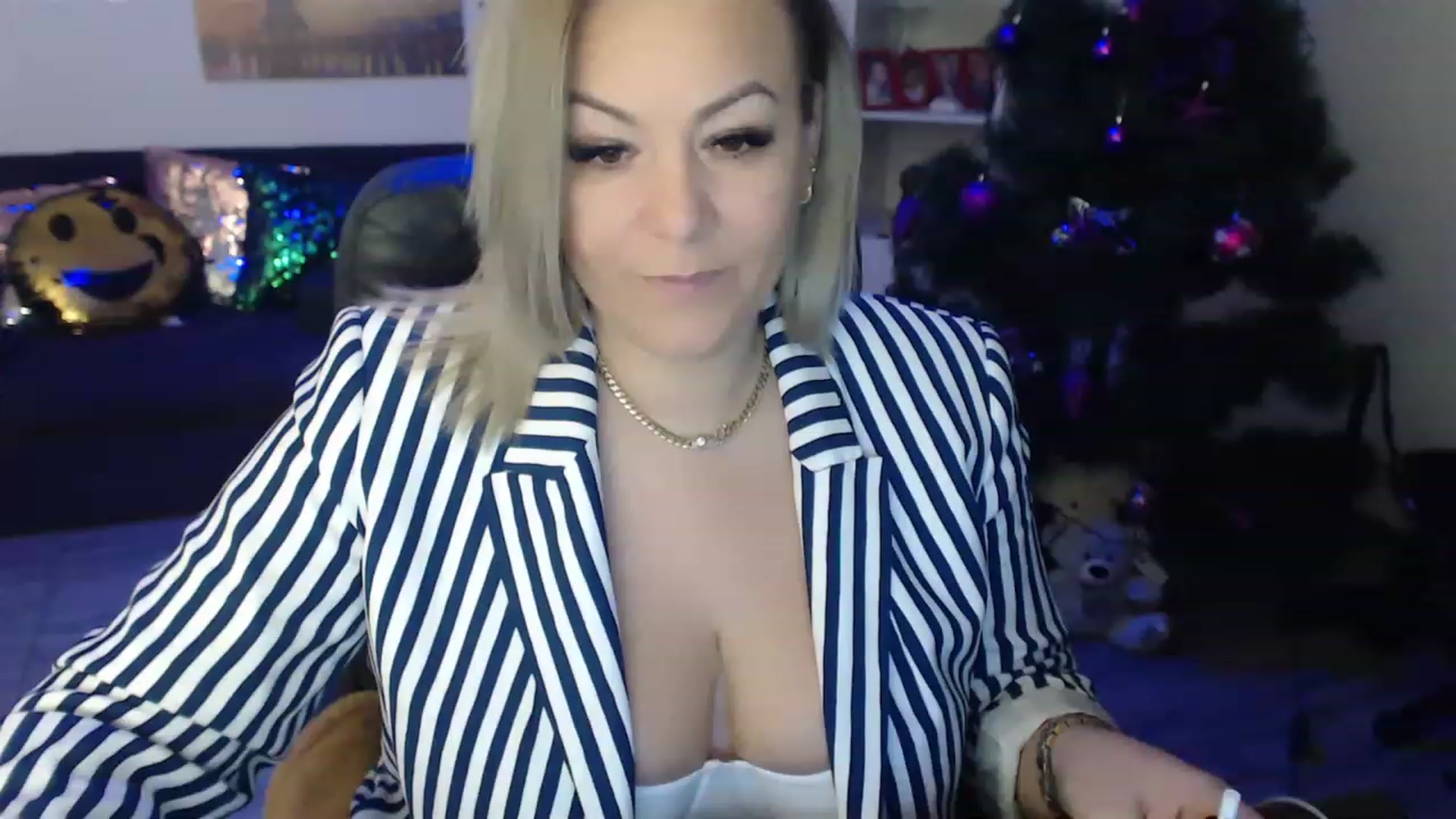 Gallery image thumbnail from A_baby_Boo's myfreecams stream on, 12/26/2022, 15:32 image 7 of 20