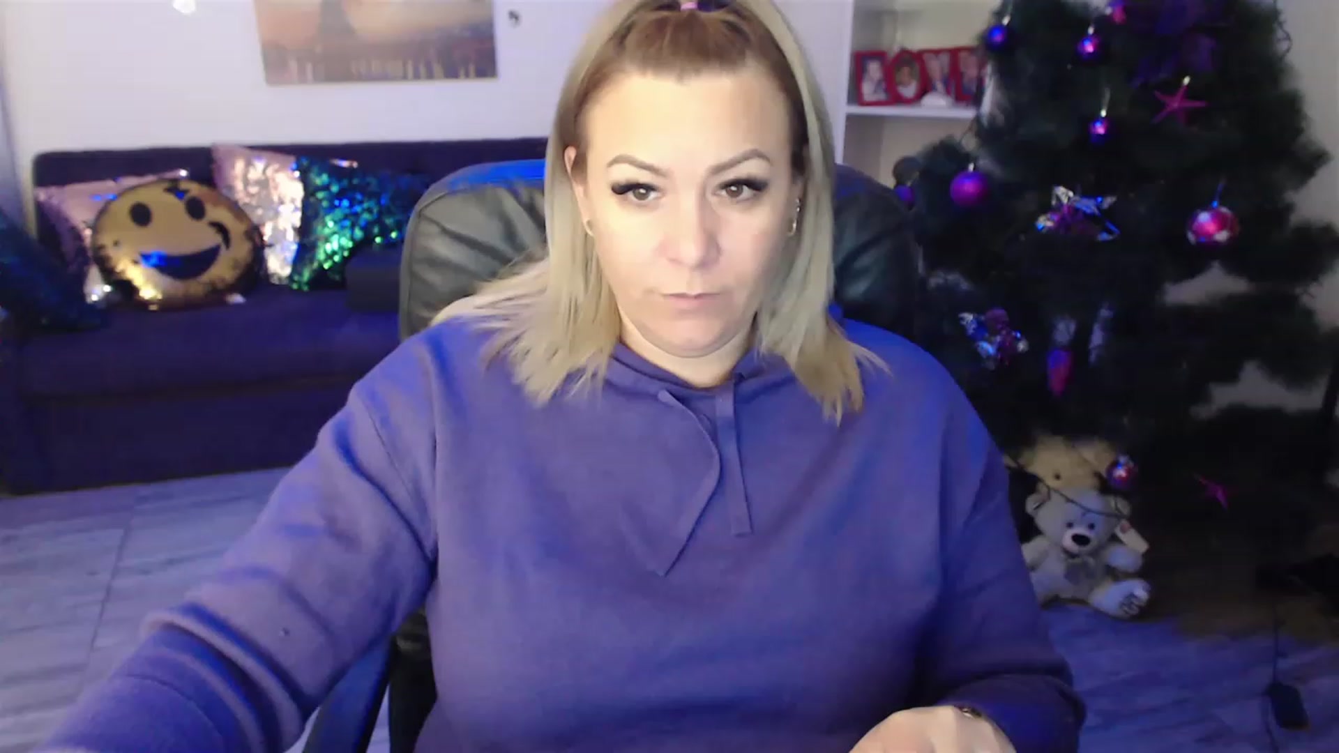 Gallery image thumbnail from A_baby_Boo's myfreecams stream on, 12/26/2022, 20:11 image 9 of 20