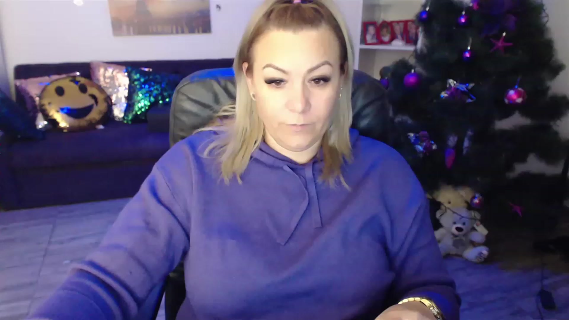 Gallery image thumbnail from A_baby_Boo's myfreecams stream on, 12/26/2022, 20:11 image 12 of 20