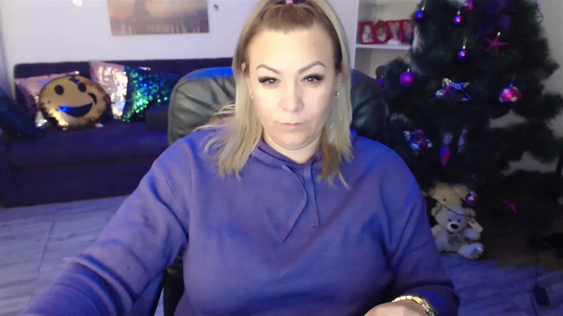 Gallery image thumbnail from A_baby_Boo's myfreecams stream on, 12/26/2022, 20:11 image 13 of 20