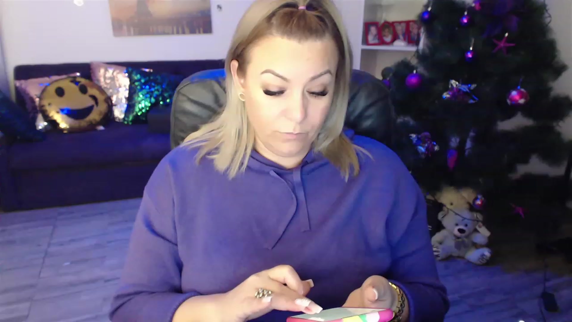 Gallery image thumbnail from A_baby_Boo's myfreecams stream on, 12/26/2022, 20:11 image 6 of 20