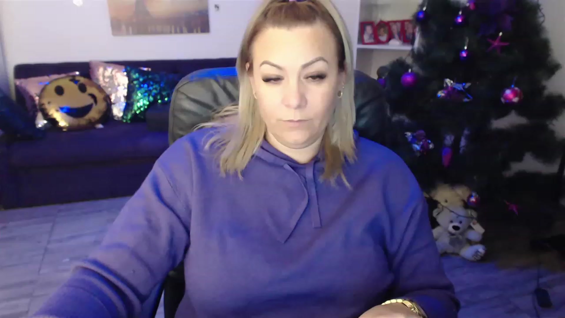 Gallery image thumbnail from A_baby_Boo's myfreecams stream on, 12/26/2022, 20:11 image 14 of 20