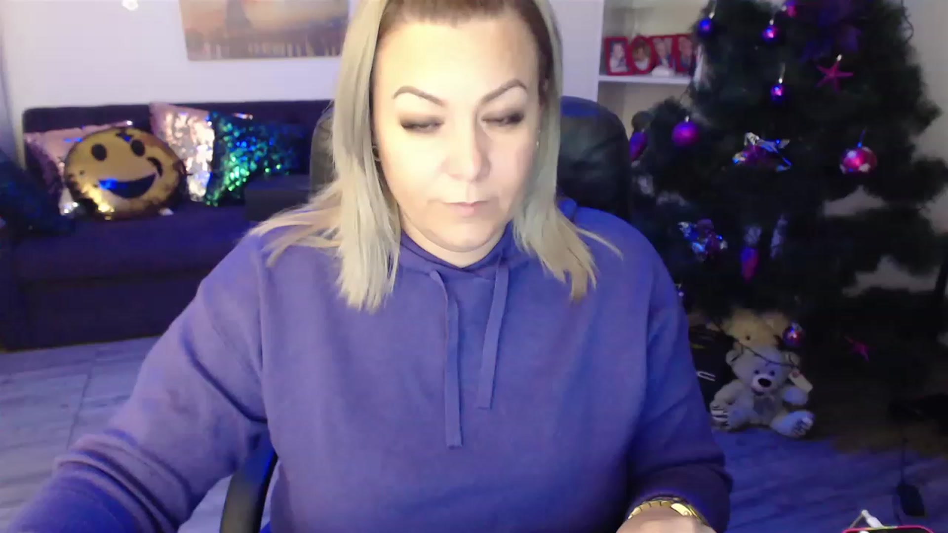 Gallery image thumbnail from A_baby_Boo's myfreecams stream on, 12/26/2022, 20:11 image 2 of 20