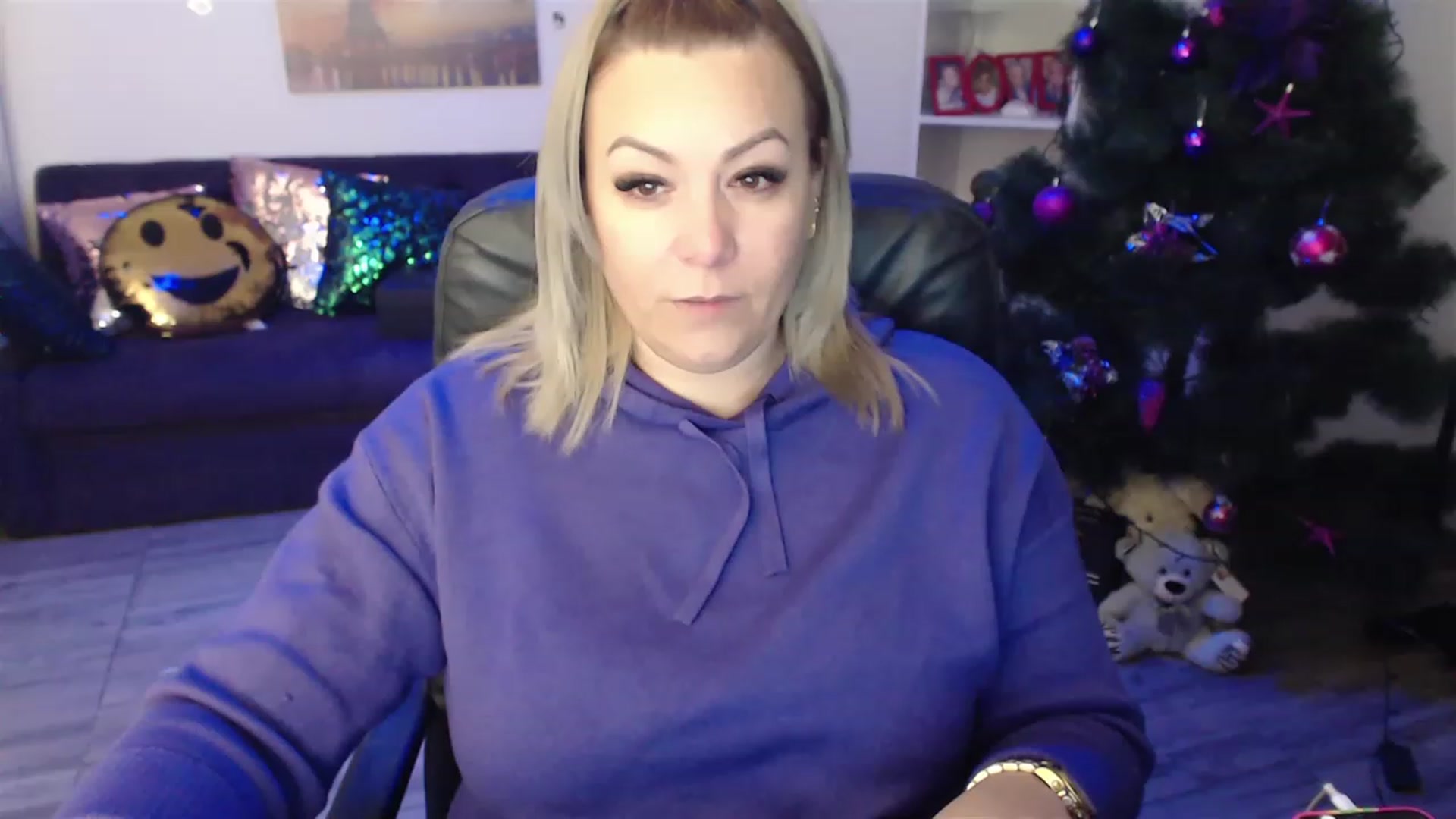 Gallery image thumbnail from A_baby_Boo's myfreecams stream on, 12/26/2022, 20:11 image 4 of 20