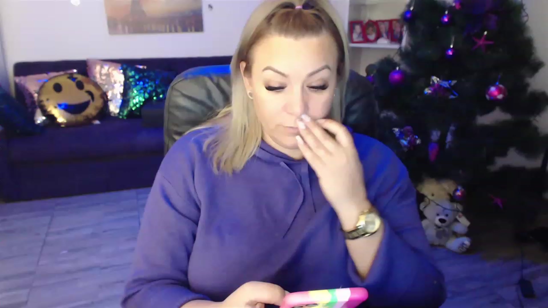 Gallery image thumbnail from A_baby_Boo's myfreecams stream on, 12/26/2022, 20:11 image 16 of 20