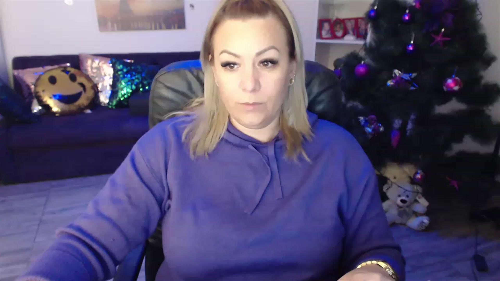 Gallery image thumbnail from A_baby_Boo's myfreecams stream on, 12/26/2022, 20:11 image 15 of 20