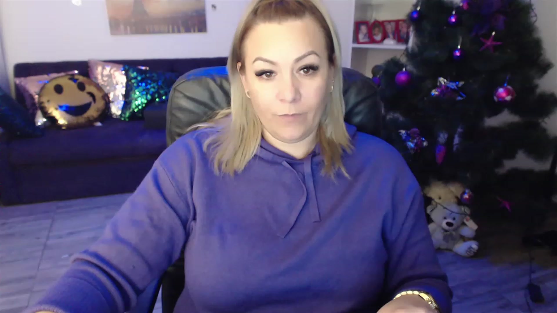 Gallery image thumbnail from A_baby_Boo's myfreecams stream on, 12/26/2022, 20:11 image 17 of 20