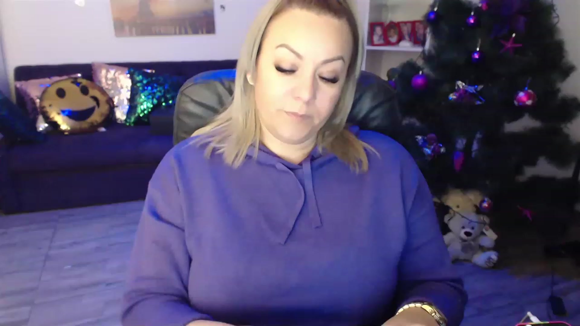 Gallery image thumbnail from A_baby_Boo's myfreecams stream on, 12/26/2022, 20:11 image 3 of 20