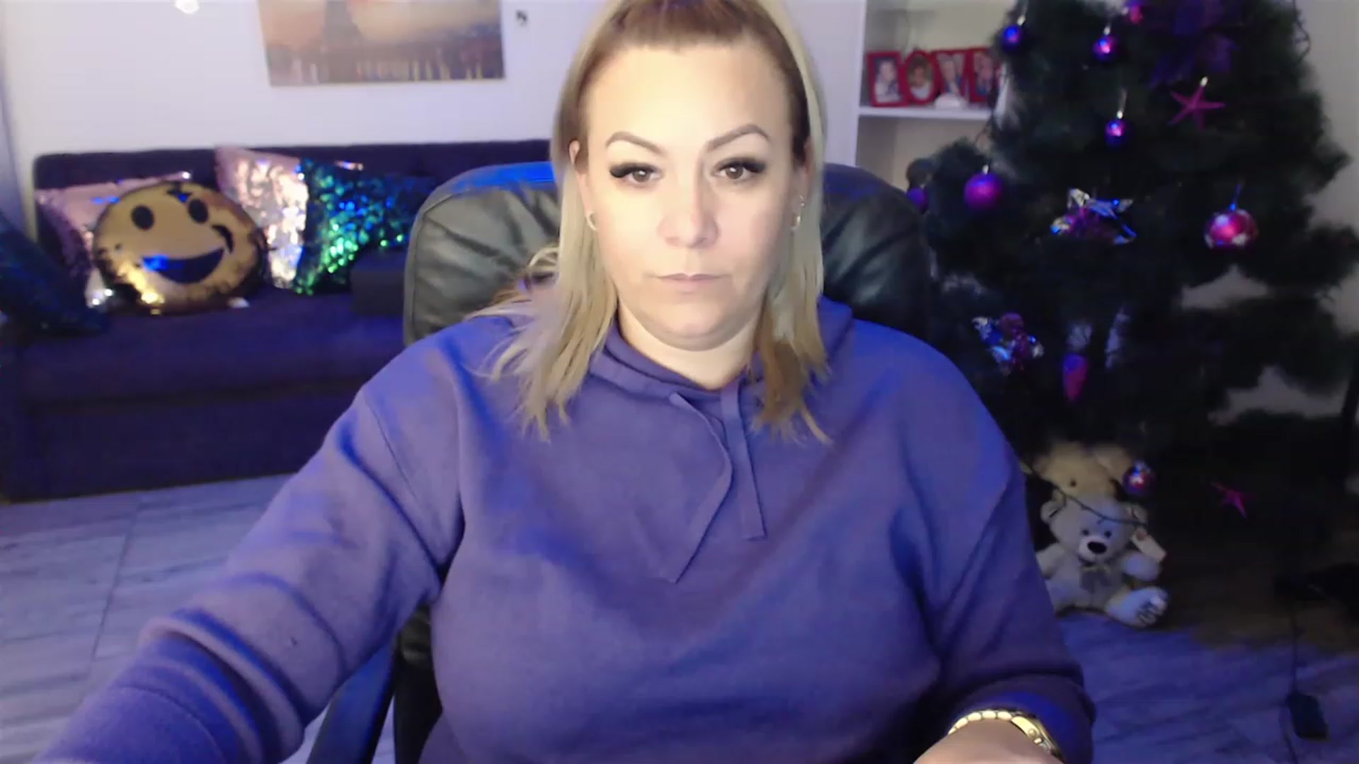 Gallery image thumbnail from A_baby_Boo's myfreecams stream on, 12/26/2022, 20:11 image 11 of 20