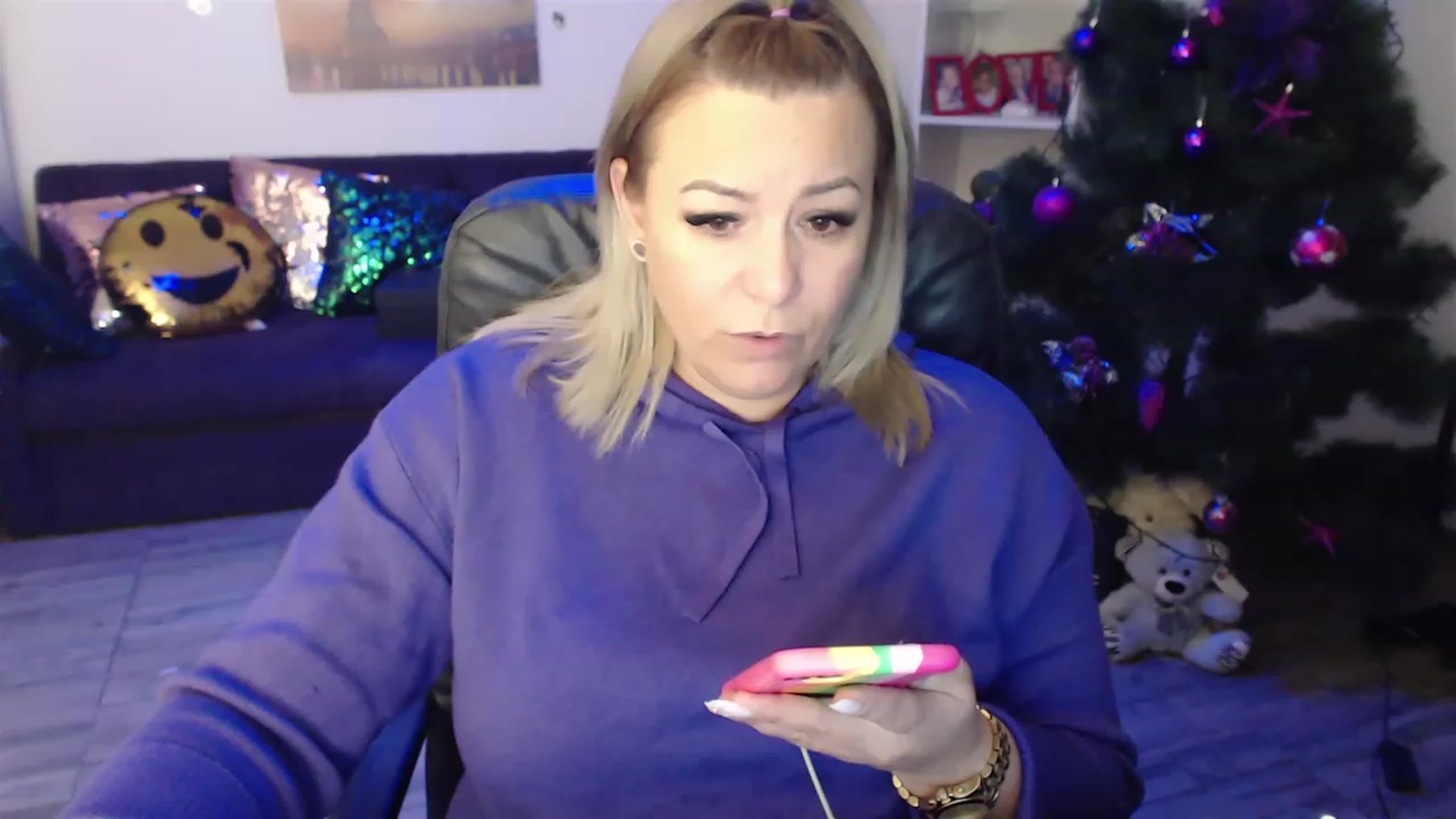 Gallery image thumbnail from A_baby_Boo's myfreecams stream on, 12/26/2022, 20:11 image 7 of 20