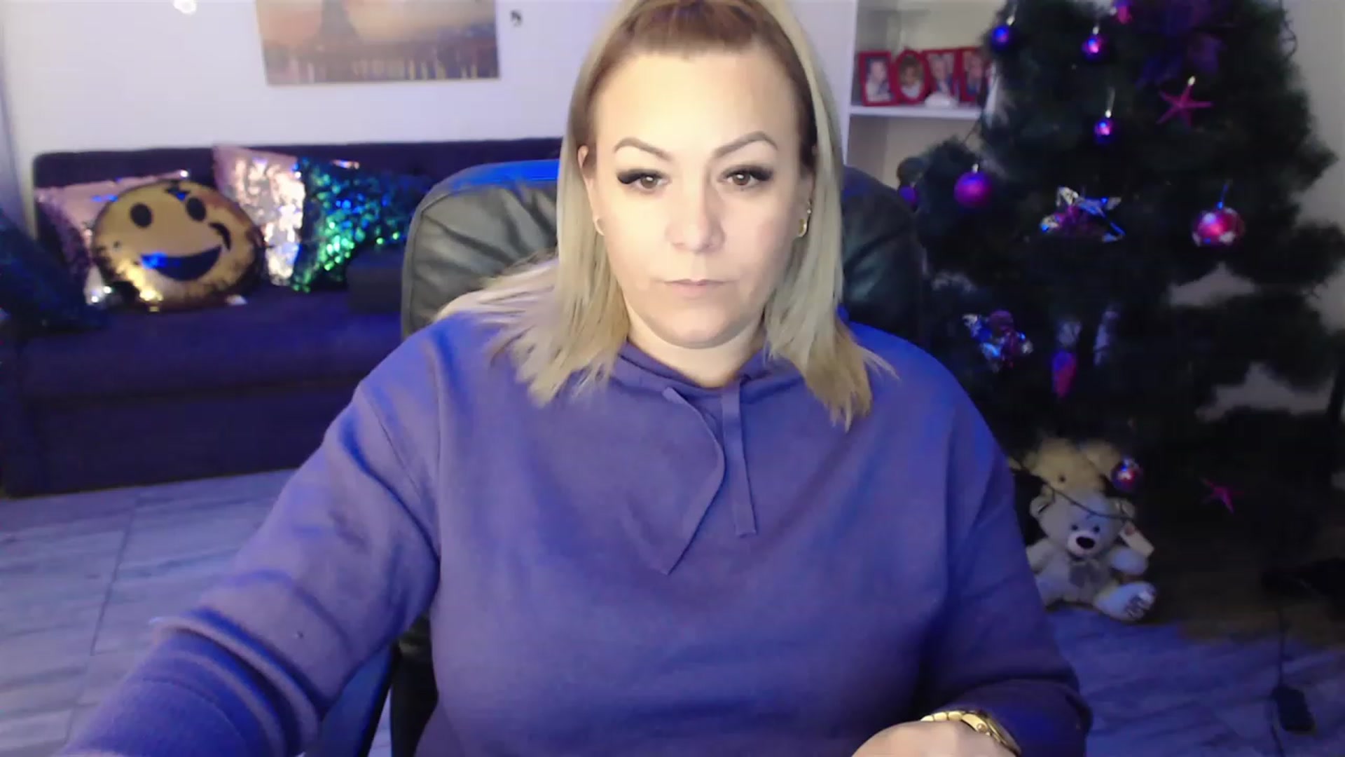 Gallery image thumbnail from A_baby_Boo's myfreecams stream on, 12/26/2022, 20:11 image 10 of 20