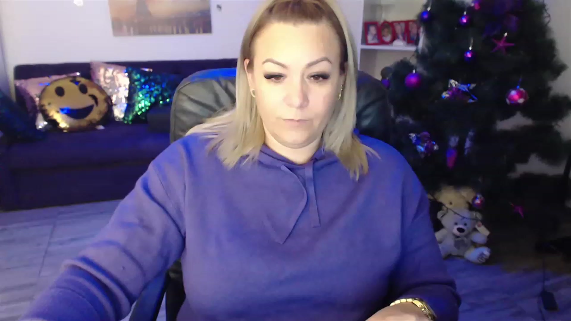 Gallery image thumbnail from A_baby_Boo's myfreecams stream on, 12/26/2022, 20:11 image 8 of 20