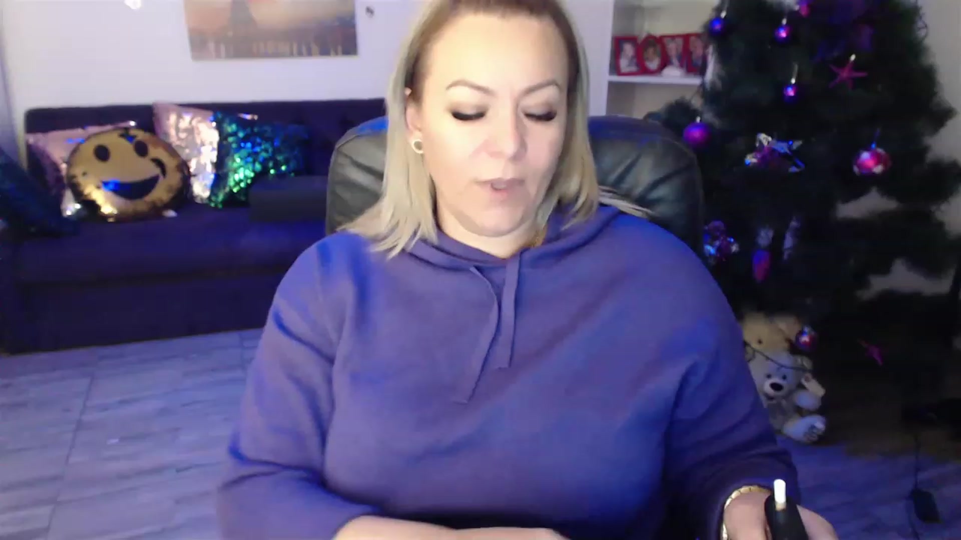 Gallery image thumbnail from A_baby_Boo's myfreecams stream on, 12/26/2022, 21:29 image 8 of 20
