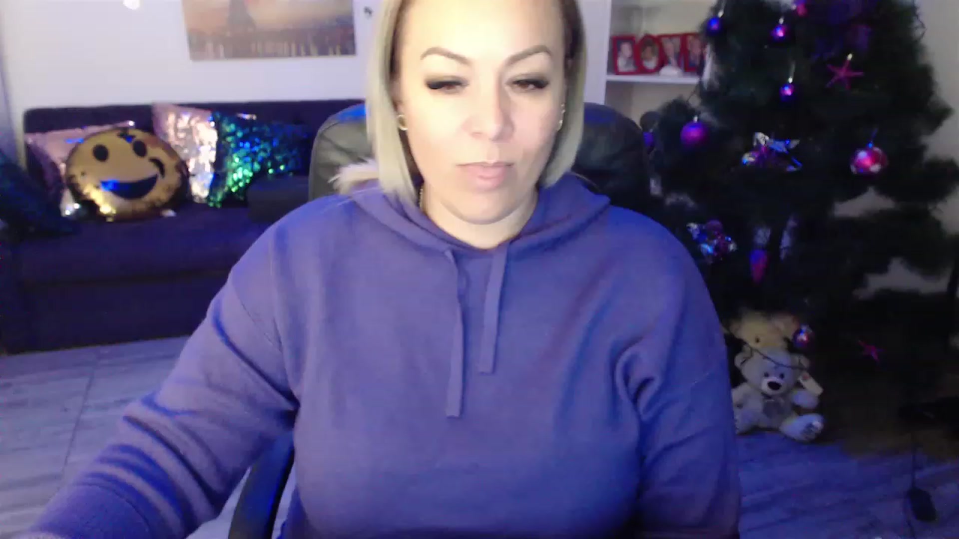 Gallery image thumbnail from A_baby_Boo's myfreecams stream on, 12/26/2022, 21:29 image 6 of 20