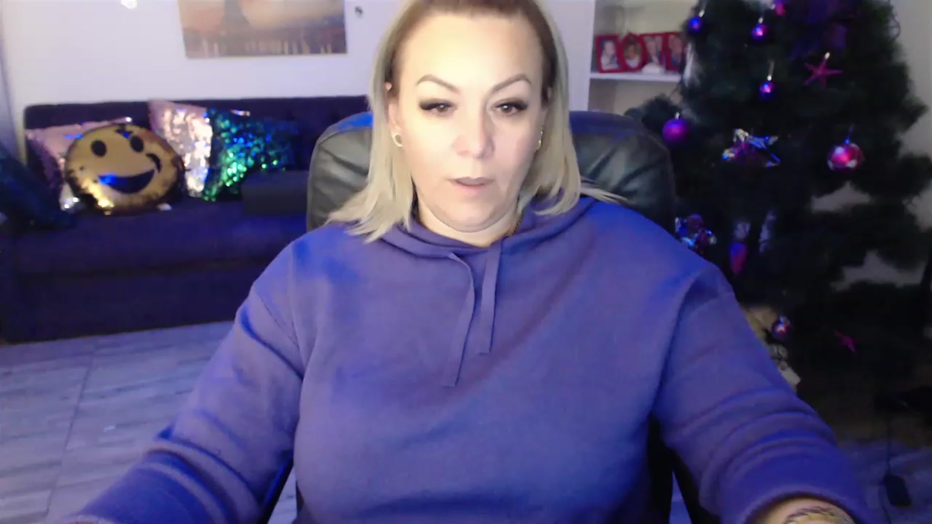 Gallery image thumbnail from A_baby_Boo's myfreecams stream on, 12/26/2022, 21:29 image 7 of 20