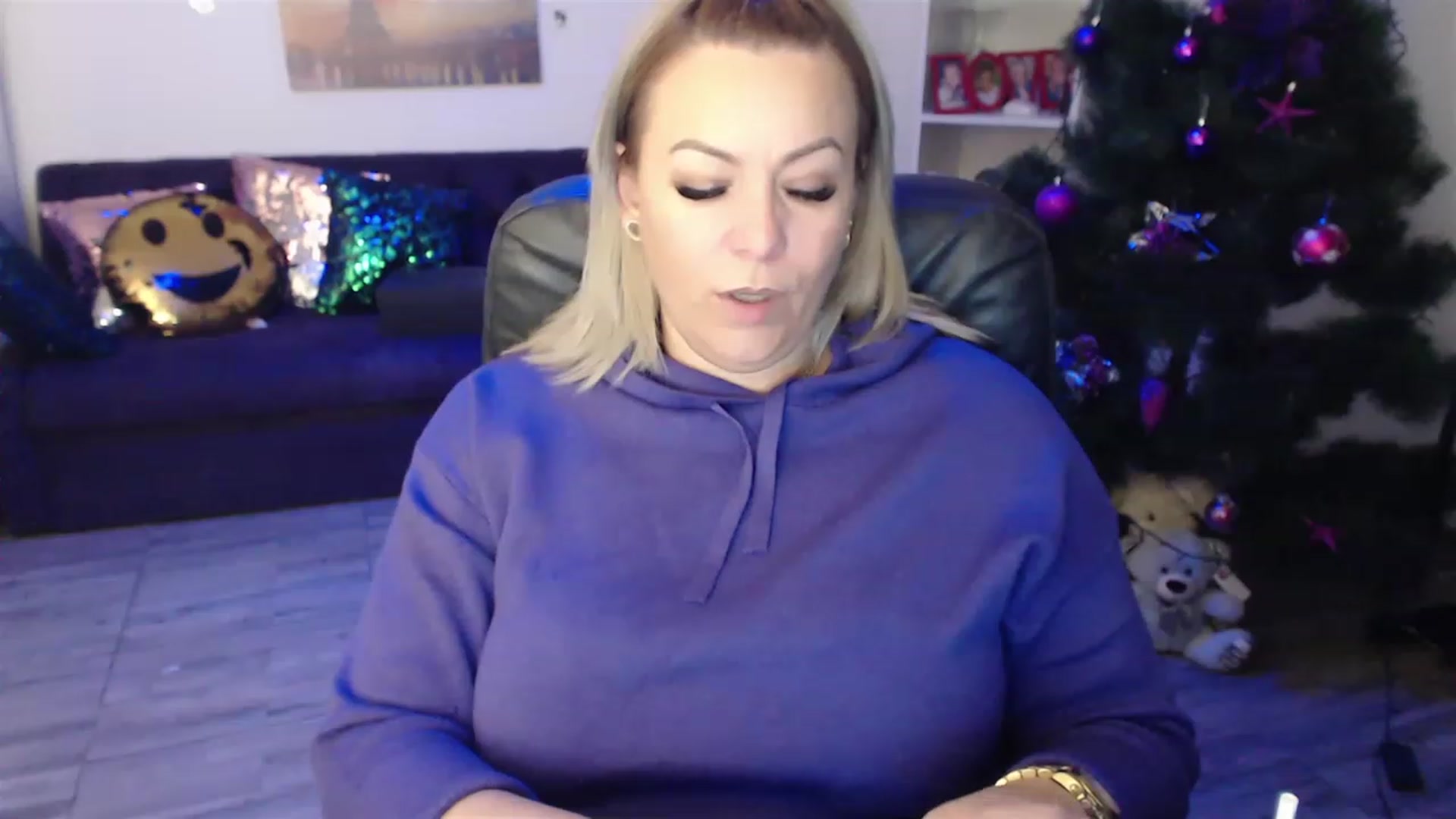 Gallery image thumbnail from A_baby_Boo's myfreecams stream on, 12/26/2022, 21:29 image 9 of 20
