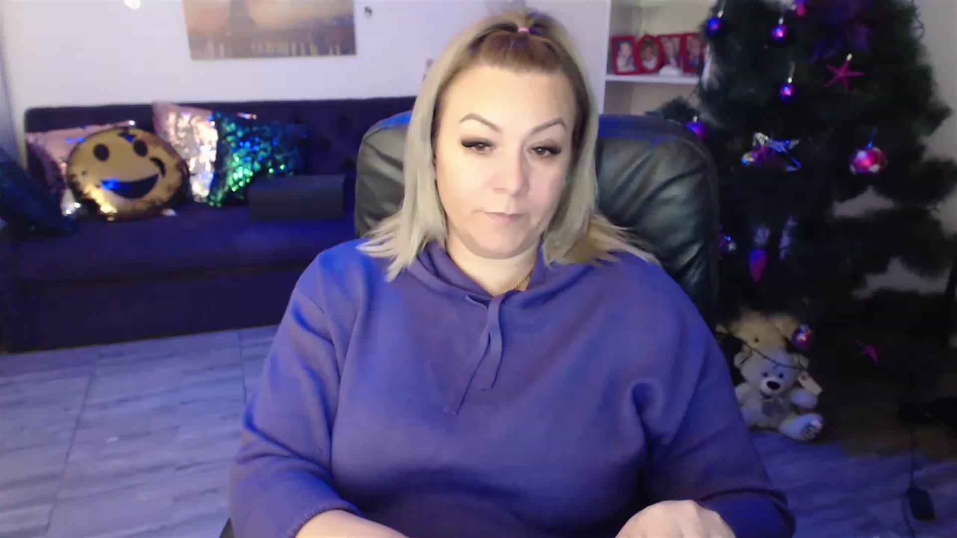 Gallery image thumbnail from A_baby_Boo's myfreecams stream on, 12/26/2022, 21:29 image 4 of 20