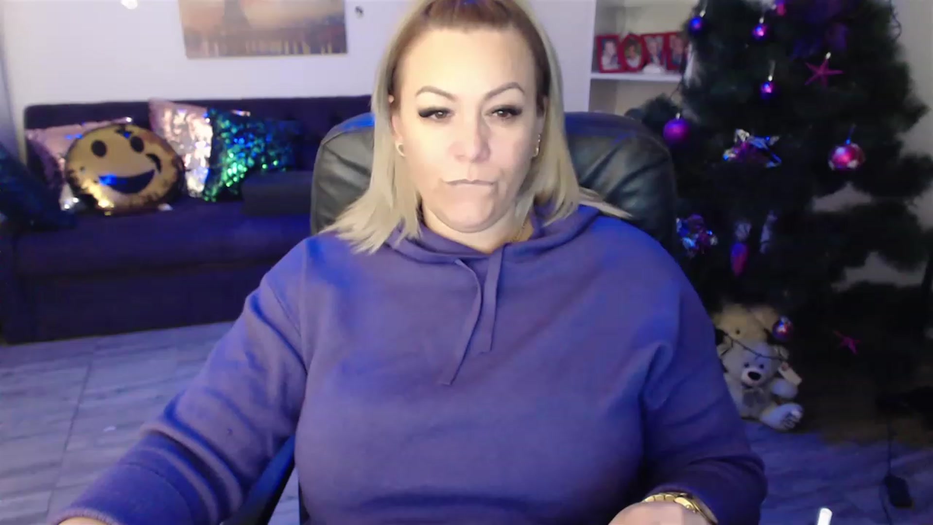 Gallery image thumbnail from A_baby_Boo's myfreecams stream on, 12/26/2022, 21:29 image 10 of 20