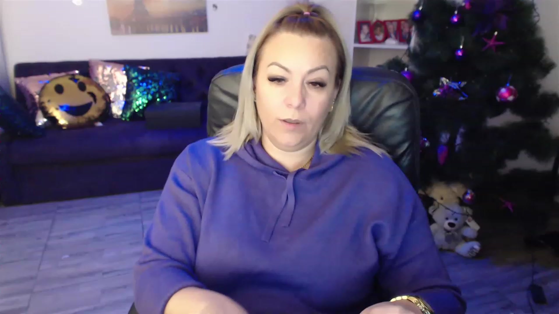 Gallery image thumbnail from A_baby_Boo's myfreecams stream on, 12/26/2022, 21:29 image 3 of 20