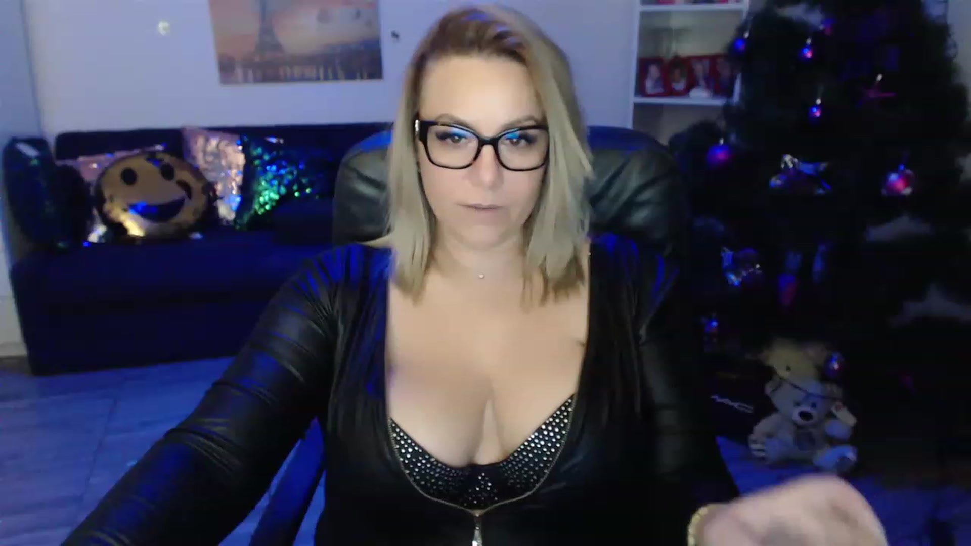 Gallery image thumbnail from A_baby_Boo's myfreecams stream on, 01/02/2023, 22:33 image 6 of 20