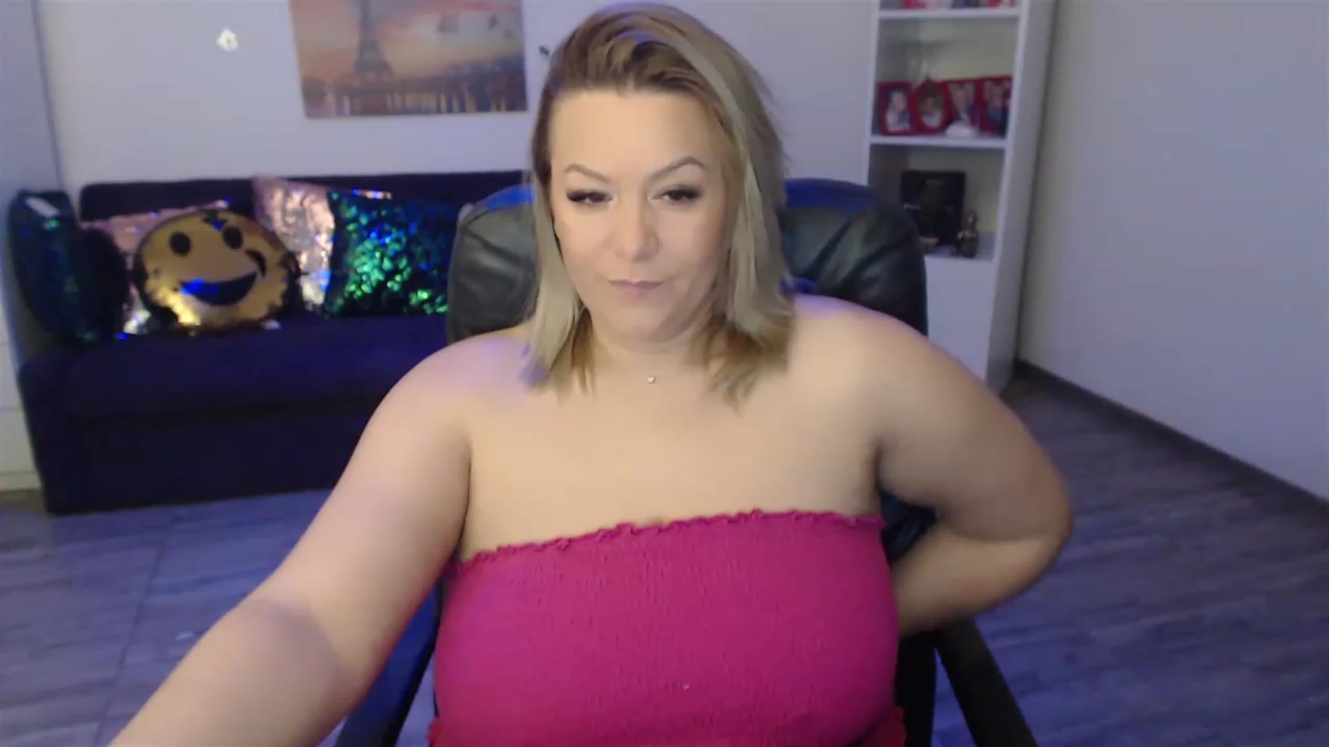 Gallery image thumbnail from A_baby_Boo's myfreecams stream on, 01/03/2023, 12:43 image 13 of 20