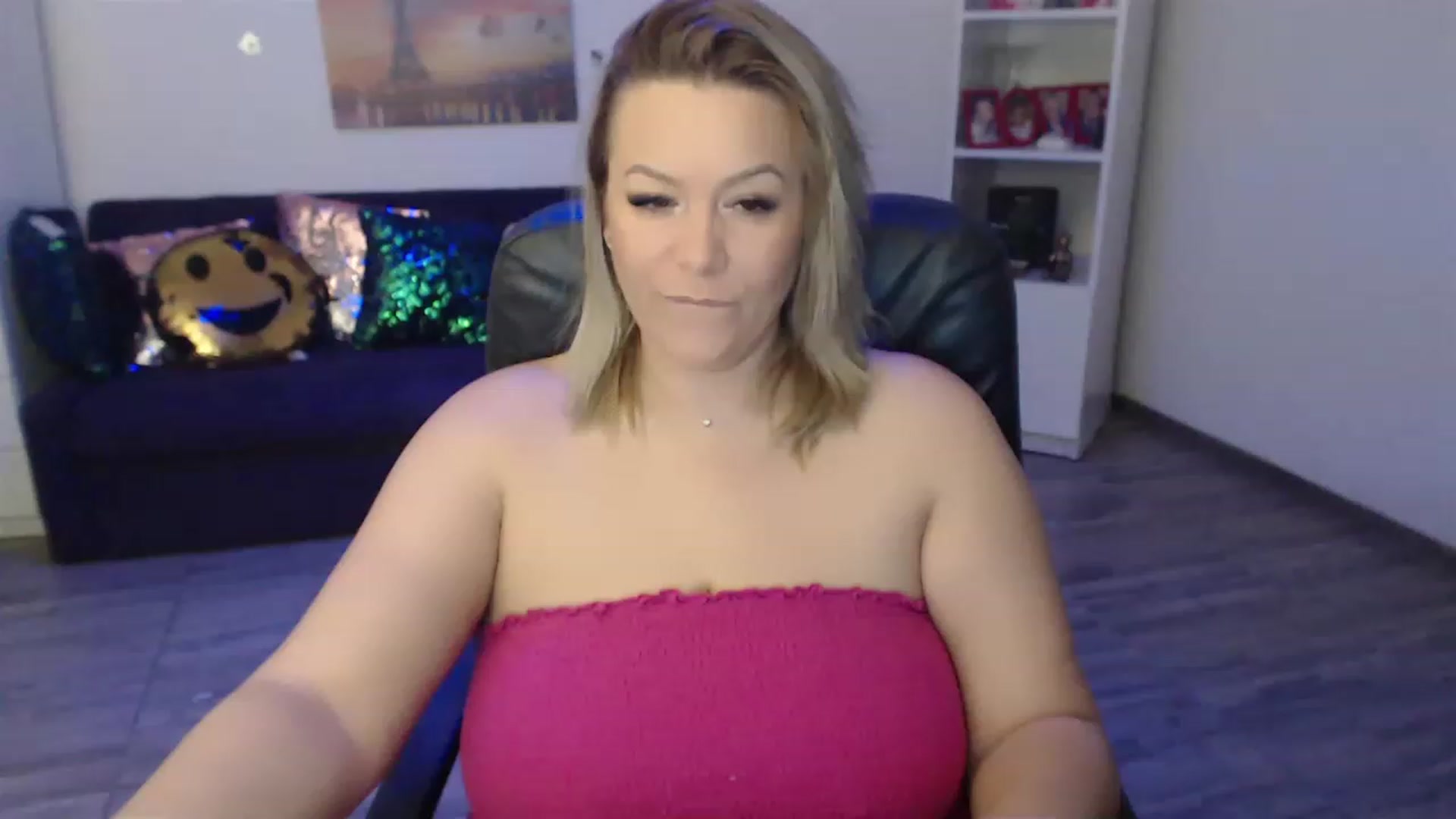Gallery image thumbnail from A_baby_Boo's myfreecams stream on, 01/03/2023, 12:43 image 11 of 20