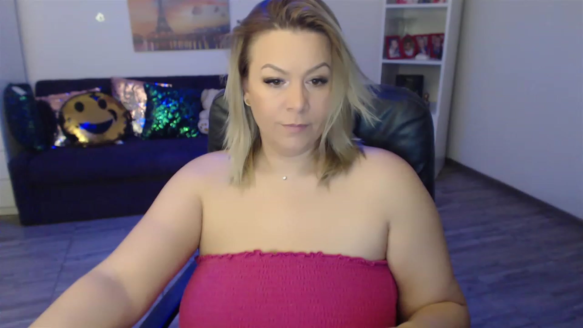 Gallery image thumbnail from A_baby_Boo's myfreecams stream on, 01/03/2023, 12:43 image 9 of 20