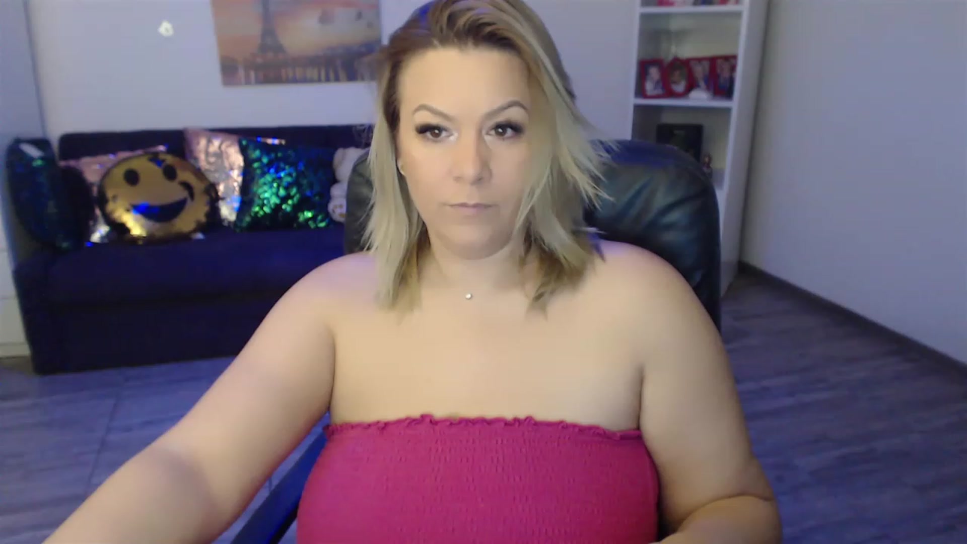 Gallery image thumbnail from A_baby_Boo's myfreecams stream on, 01/03/2023, 12:43 image 8 of 20