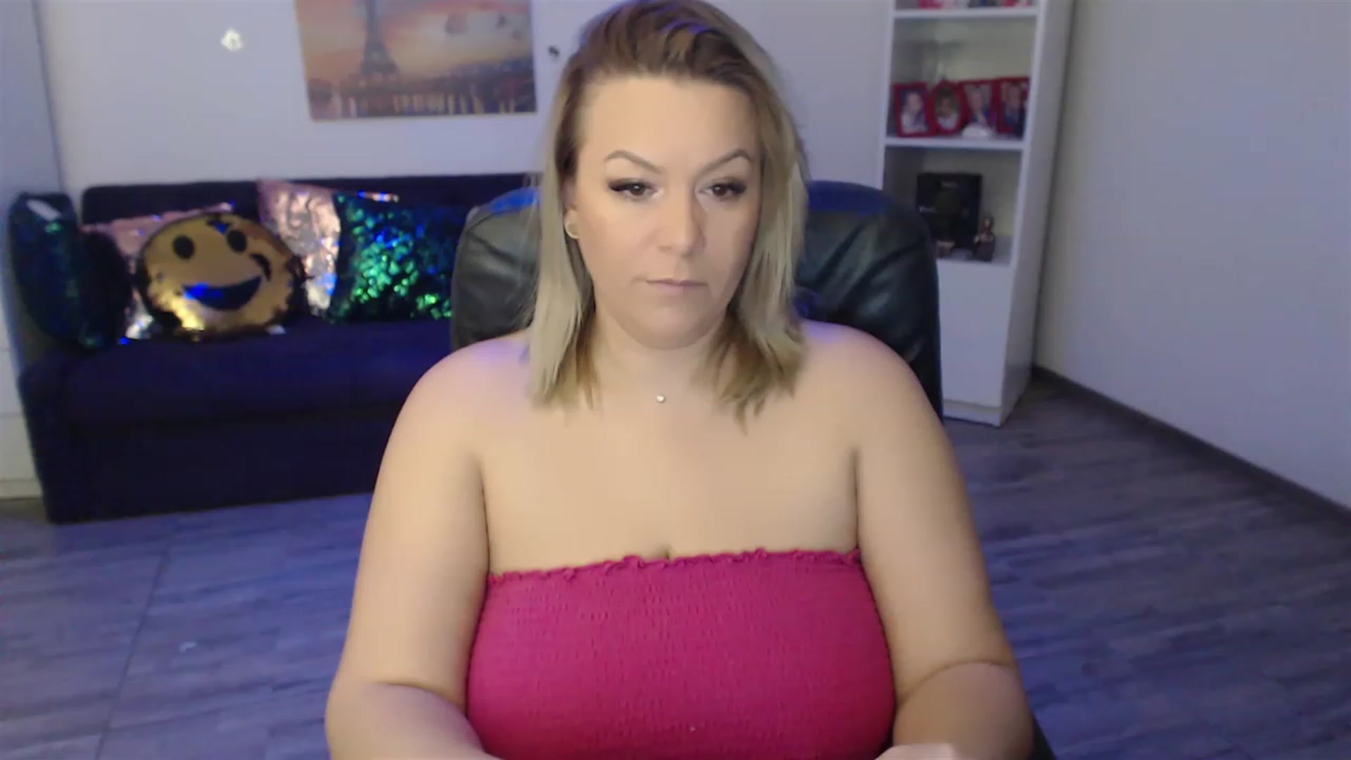 Gallery image thumbnail from A_baby_Boo's myfreecams stream on, 01/03/2023, 12:43 image 16 of 20