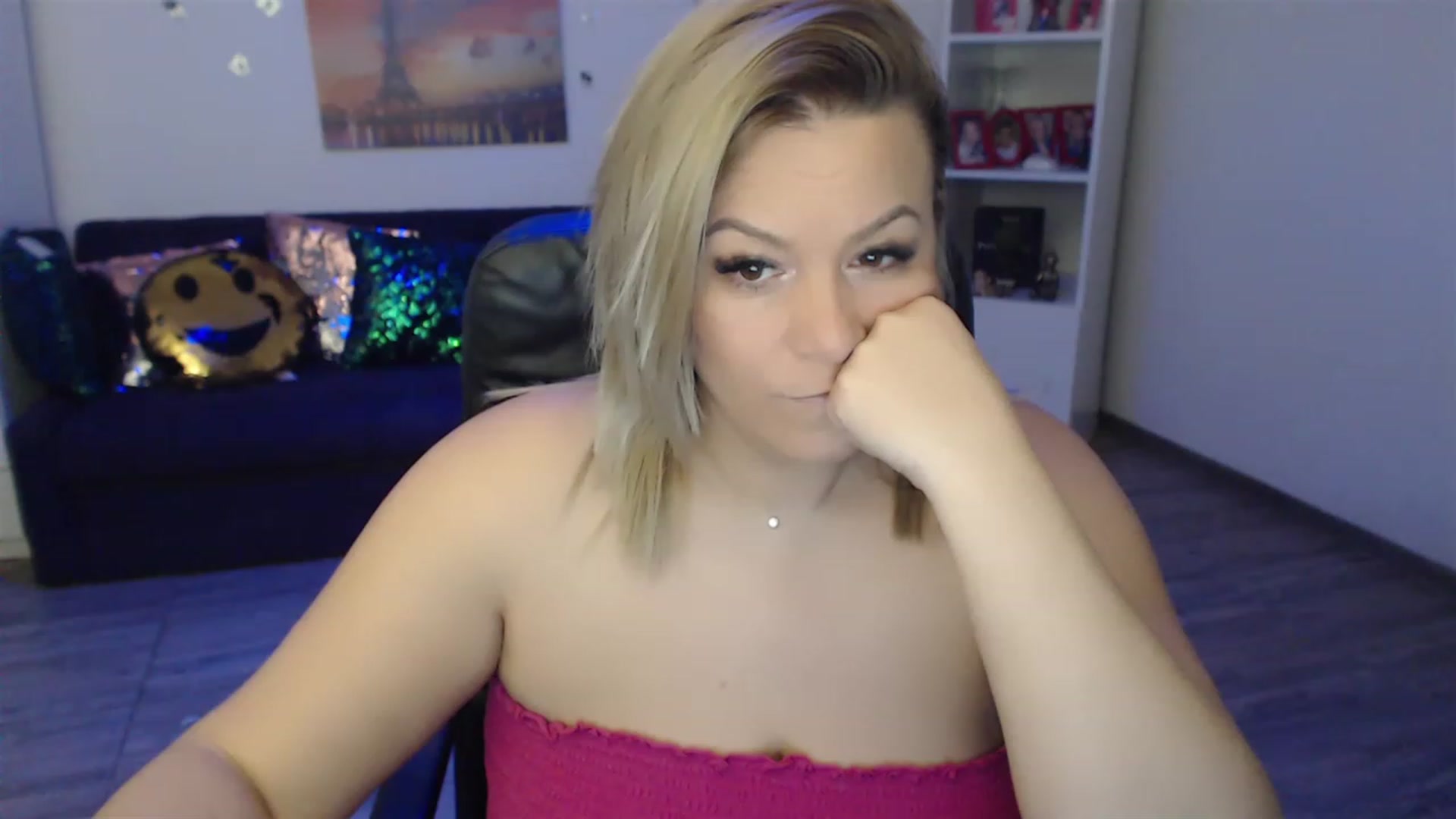 Gallery image thumbnail from A_baby_Boo's myfreecams stream on, 01/03/2023, 13:11 image 10 of 20