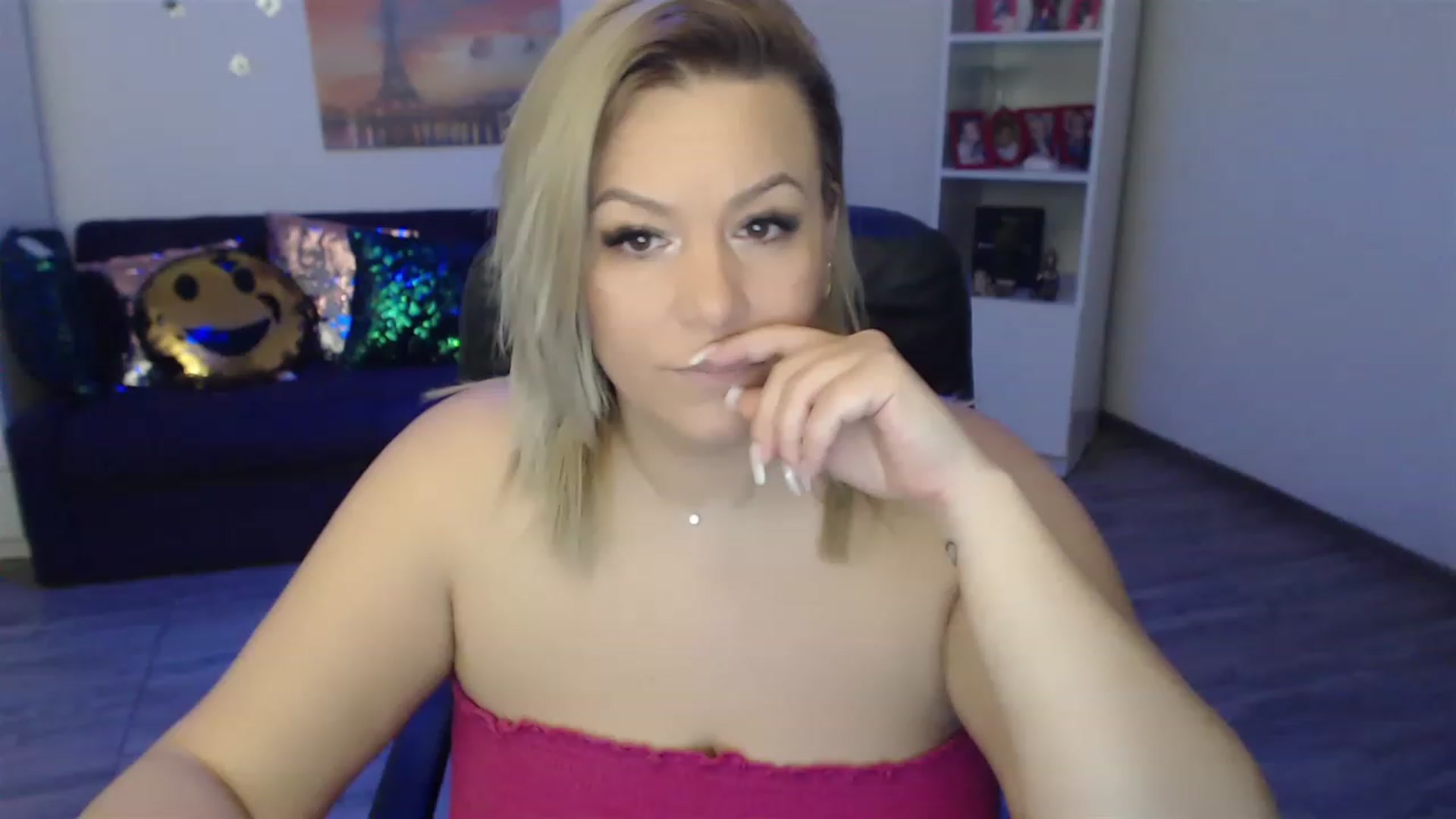 Gallery image thumbnail from A_baby_Boo's myfreecams stream on, 01/03/2023, 13:11 image 14 of 20
