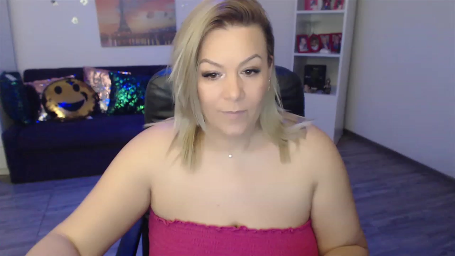Gallery image thumbnail from A_baby_Boo's myfreecams stream on, 01/03/2023, 13:11 image 4 of 20