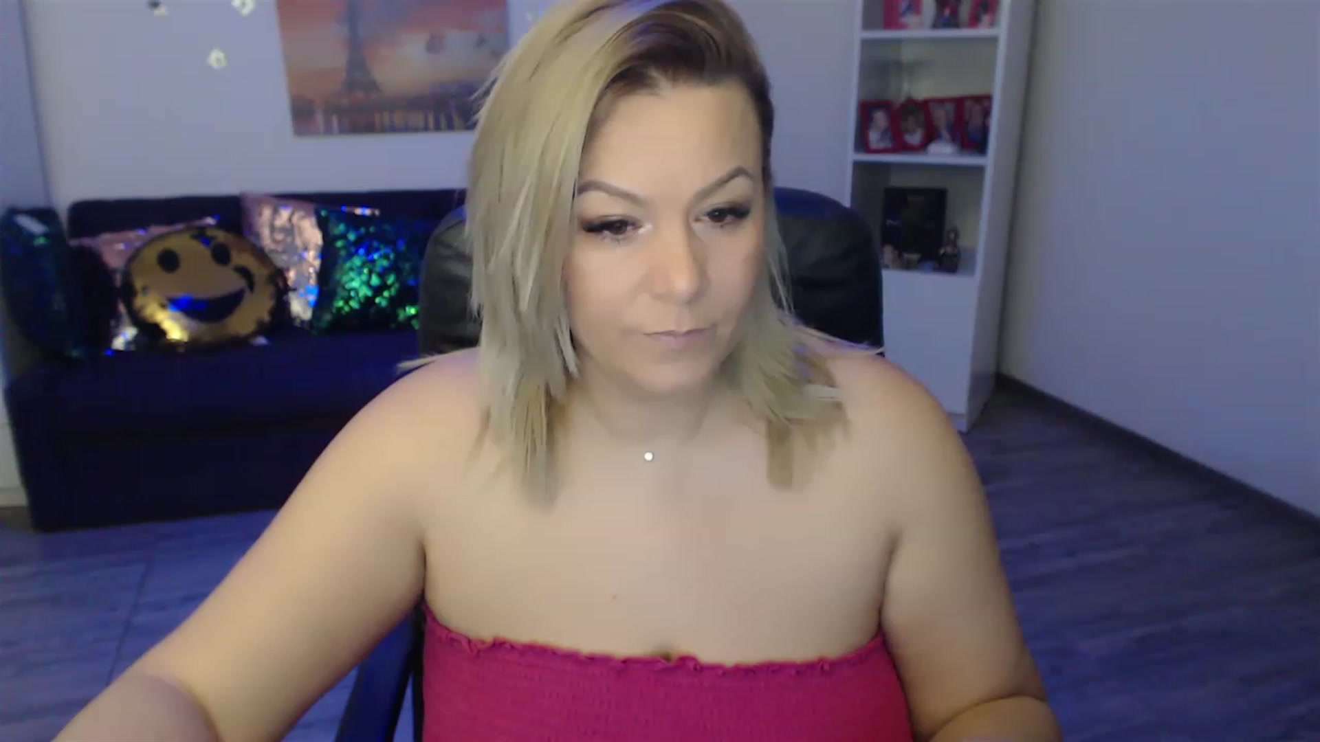 Gallery image thumbnail from A_baby_Boo's myfreecams stream on, 01/03/2023, 13:11 image 15 of 20