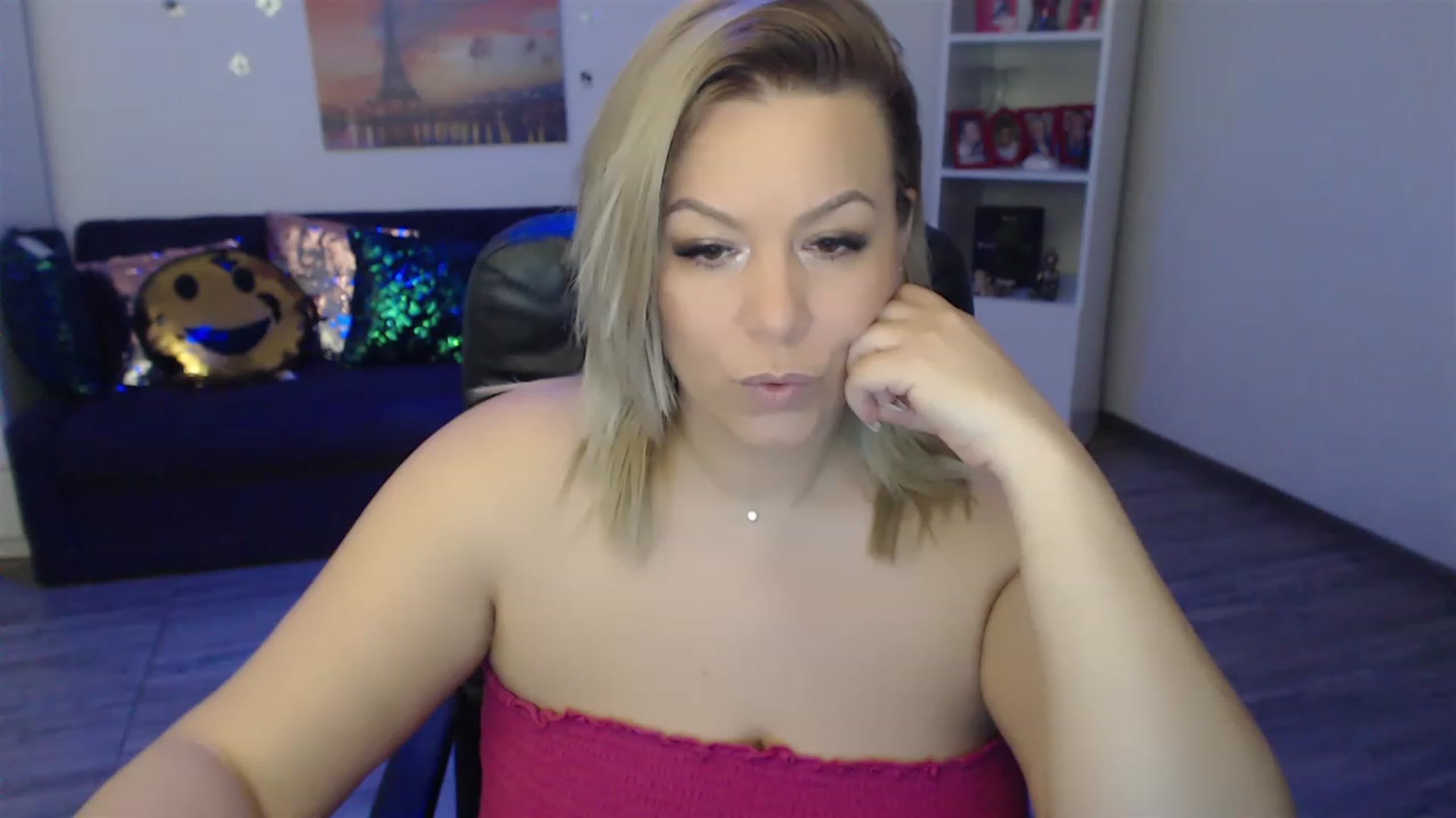 Gallery image thumbnail from A_baby_Boo's myfreecams stream on, 01/03/2023, 13:11 image 16 of 20