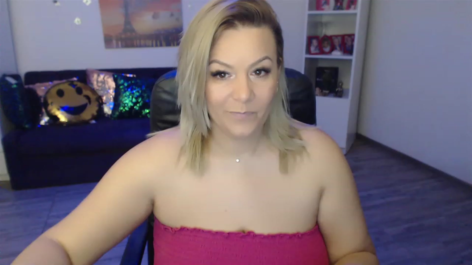 Gallery image thumbnail from A_baby_Boo's myfreecams stream on, 01/03/2023, 13:11 image 18 of 20