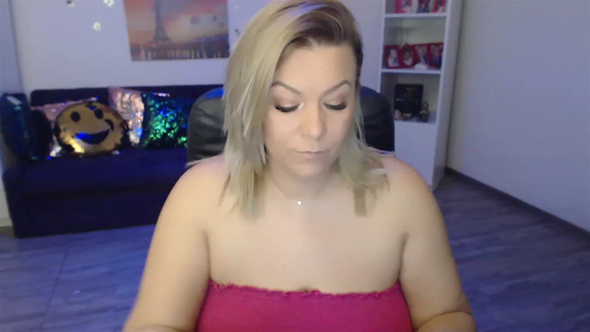 Gallery image thumbnail from A_baby_Boo's myfreecams stream on, 01/03/2023, 13:11 image 9 of 20