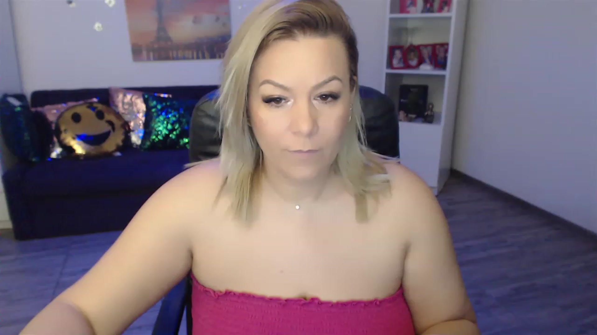 Gallery image thumbnail from A_baby_Boo's myfreecams stream on, 01/03/2023, 13:11 image 7 of 20