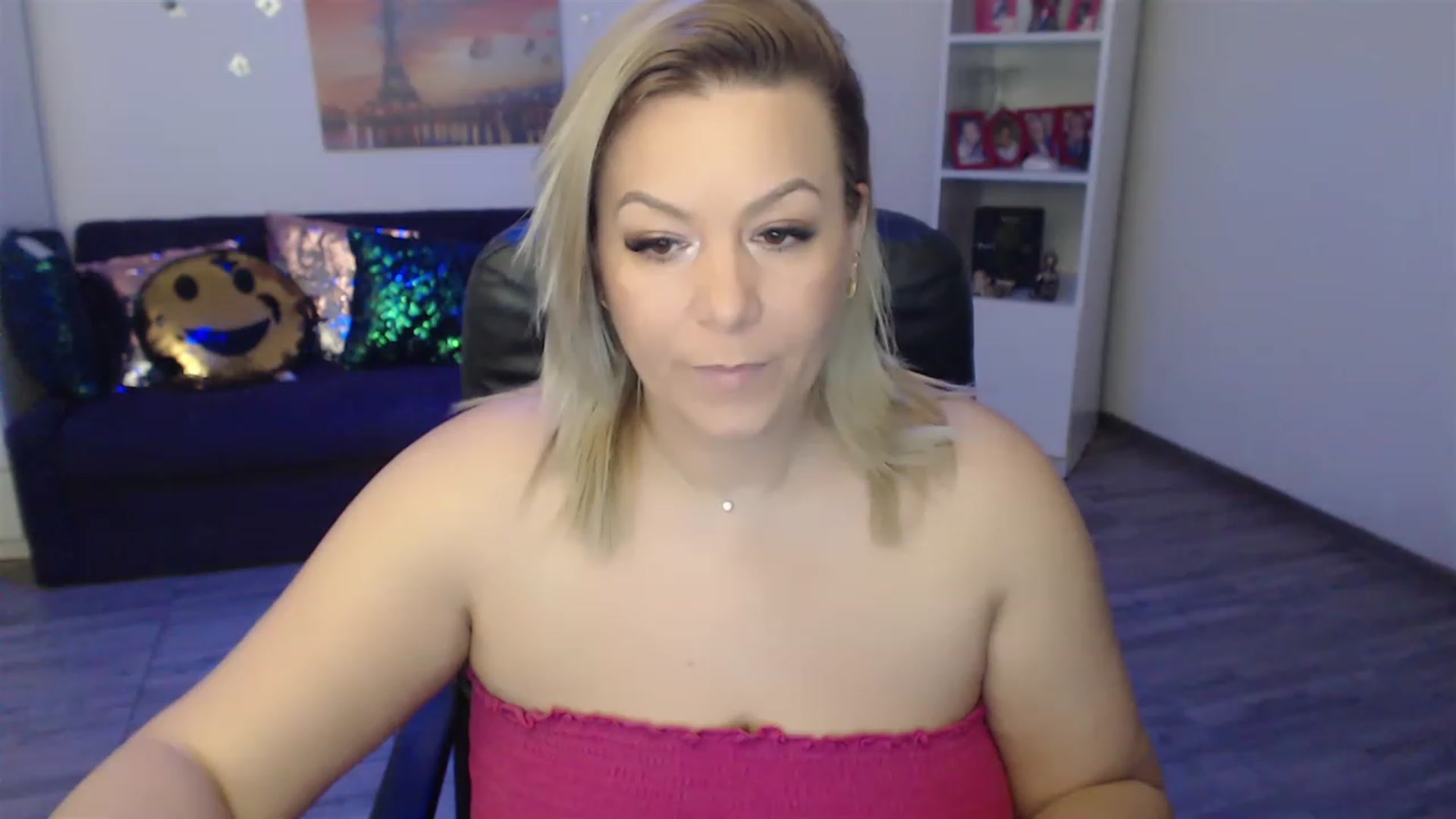 Gallery image thumbnail from A_baby_Boo's myfreecams stream on, 01/03/2023, 13:11 image 6 of 20
