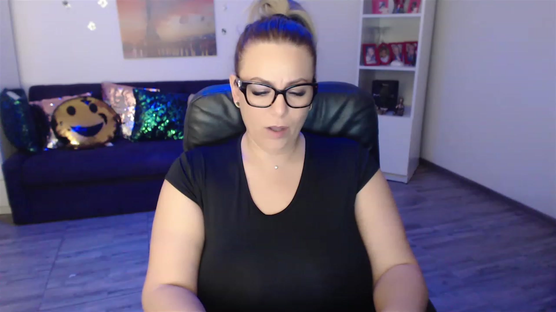 Gallery image thumbnail from A_baby_Boo's myfreecams stream on, 01/06/2023, 20:21 image 10 of 20