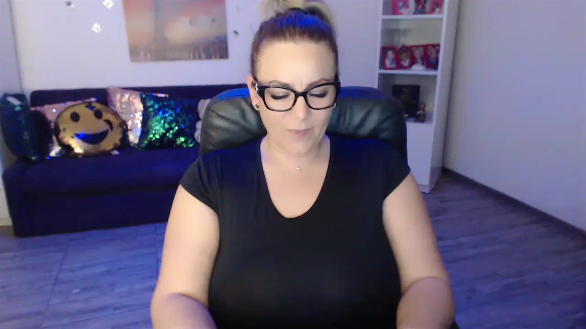 Gallery image thumbnail from A_baby_Boo's myfreecams stream on, 01/06/2023, 20:21 image 9 of 20
